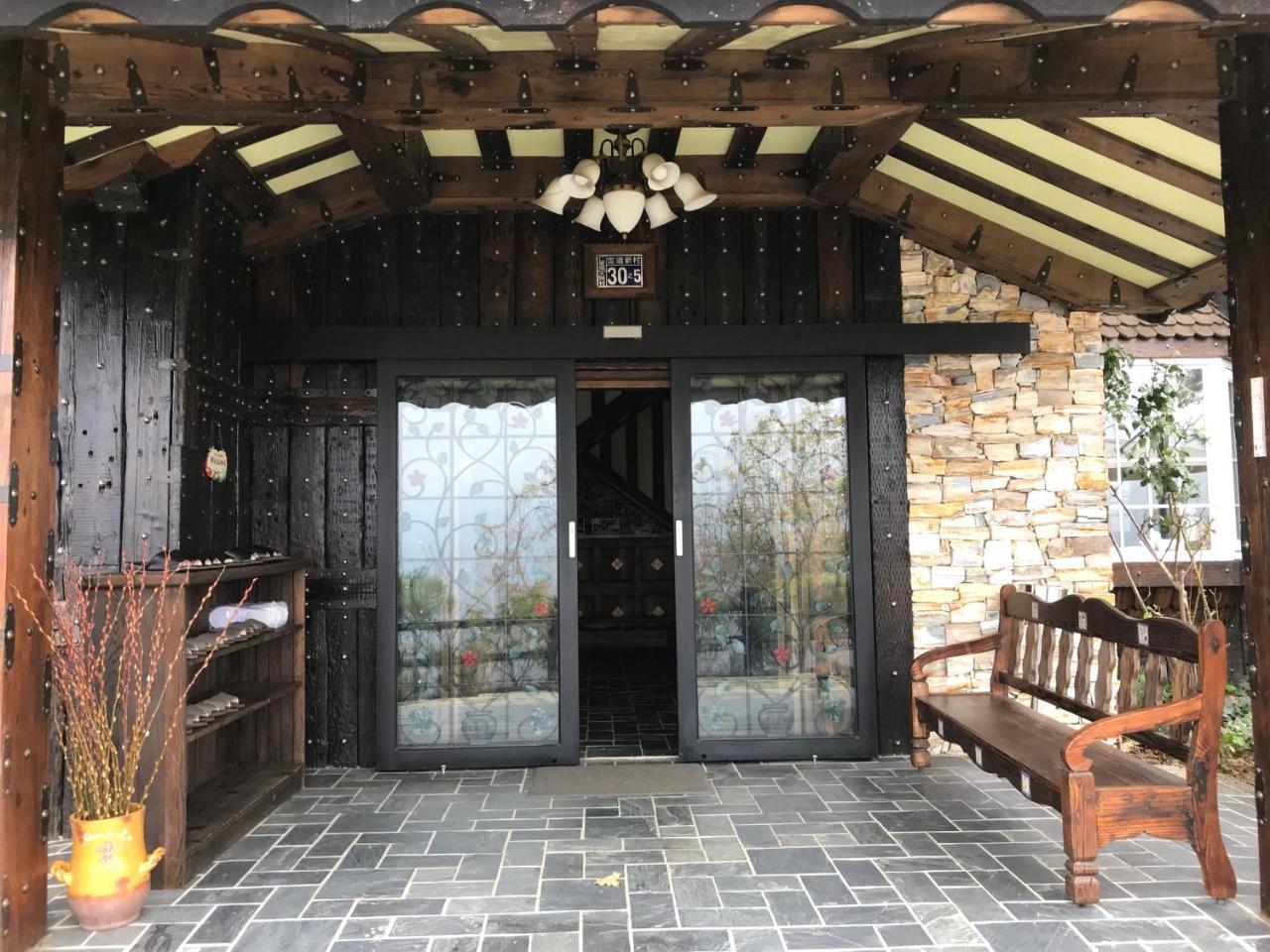 Black Forest Manor Ren'ai Esterno foto
